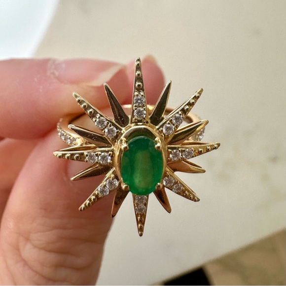 Gold and Emerald Sunburst Ring - Picture 8 of 14